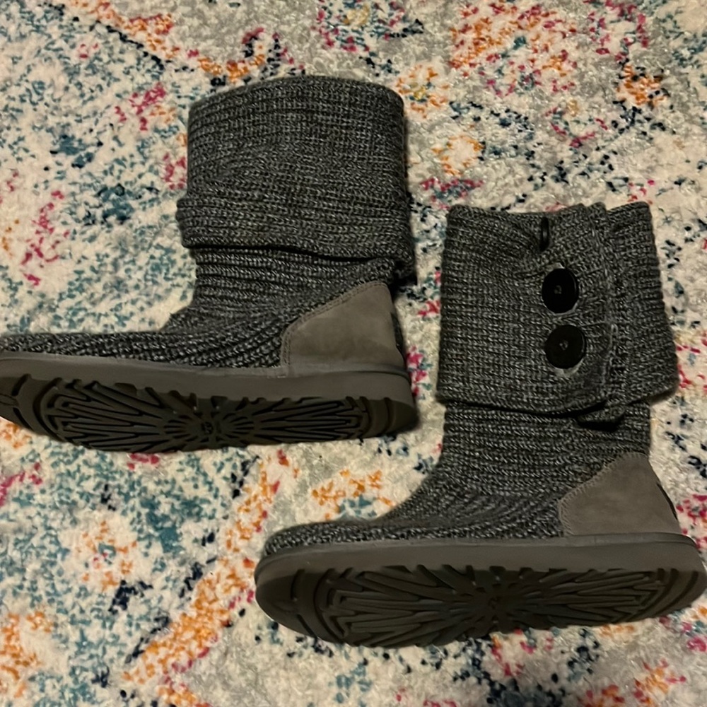 Sweater Button Uggs